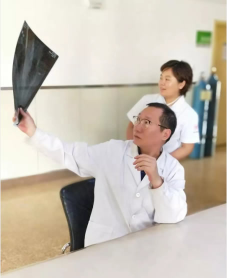 推荐专家1-3.jpg 推荐专家1-3.jpg